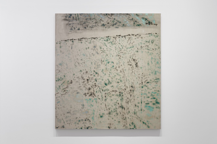 麦勒画廊 谢南星 《明信片 No. 5》 220×200cm 布面油画 2015 （摄影：董林）
“明信片”系列油画有关于“画布渗透”——艺术家谢南星将两层画布叠在一起进行绘画，颜料从上层画布逐渐渗透下来，留下的痕迹似满天繁星，闪烁不停。
