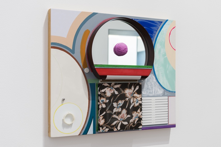 高露迪《现实No.27》 50×60cm 木板上丙烯、油彩、水彩、金属、塑料、毛毡、镜子、胶带、纱 2020 (摄影:董林)
高露迪《现实No.27》 50×60cm 木板上丙烯、油彩、水彩、金属、塑料、毛毡、镜子、胶带、纱 2020 (摄影:董林)