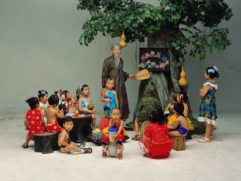 《学前班》 75 × 100 cm C-print 2002
