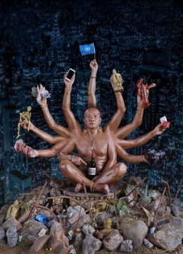 《送往牵手观音》 180 × 130cm C-print 2019
《送往牵手观音》 180 × 130cm C-print 2019