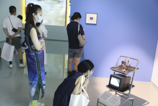 “山鲁佐德的救赎”“进退维谷” 蜂巢新展以绘画、多媒体两条线索并进展开 “山鲁佐德的救赎”“进退维谷” 蜂巢新展以绘画、多媒体两条线索并进展开