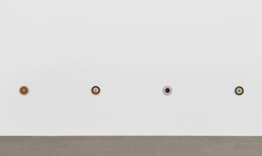 颜磊新展“增加剂量”, 白盒子里演绎目眩神迷 颜磊新展“增加剂量”, 白盒子里演绎目眩神迷