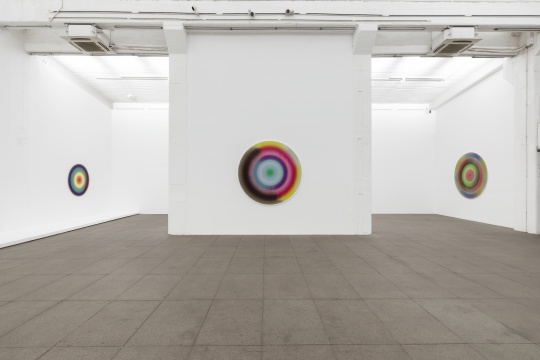 颜磊新展“增加剂量”, 白盒子里演绎目眩神迷 颜磊新展“增加剂量”, 白盒子里演绎目眩神迷