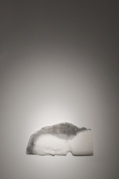 王伟伟 《眠》 52×27×5cm 纸浆、水墨 2019
