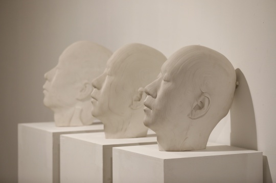 李红军 《游离之二 》 19×48×49cm,12×48×49cm,7×48×49cm 纸 2009
李红军 《游离之二 》 19×48×49cm,12×48×49cm,7×48×49cm 纸 2009