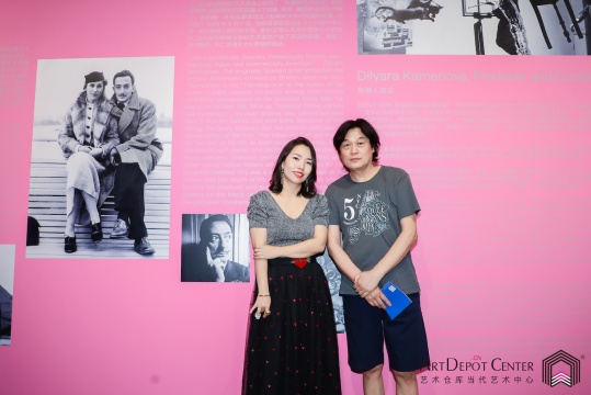 ArtDepot艺术仓库创始人,本次中方策展人Serena Zhao与艺术家马树青
ArtDepot艺术仓库创始人,本次中方策展人Serena Zhao与艺术家马树青