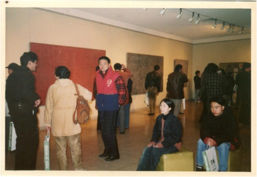 ’96上海(美术)双年展照片——展馆现场,1996年。丁乙供图。
’96上海(美术)双年展照片——展馆现场,1996年。丁乙供图。