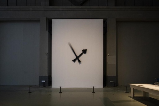 徐震 《当、当、当、当》 600×500×120cm 装置 2004年(2020年重新制作)
徐震 《当、当、当、当》 600×500×120cm 装置 2004年(2020年重新制作)