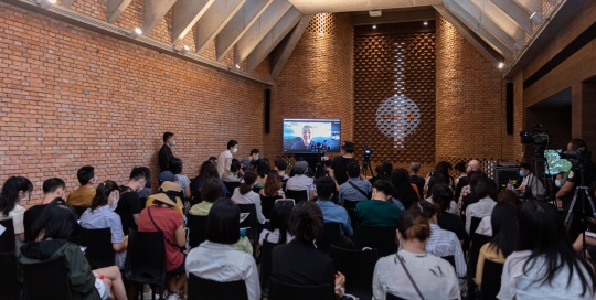 发布会现场与学术主持汪晖连线 发布会现场与学术主持汪晖连线