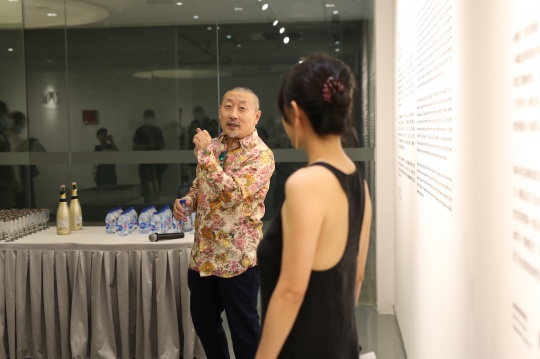 艺术家张弓与金杜艺术中心总监张宇凌
艺术家张弓与金杜艺术中心总监张宇凌
