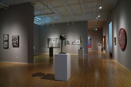 玉兰堂画廊夏季群展“丛林” 看点不止周春芽的“桃花” 玉兰堂画廊夏季群展“丛林” 看点不止周春芽的“桃花”