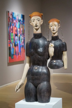 杜春风 《灵隐1》 2019 香樟木 119×68×22cm
杜春风 《灵隐1》 2019 香樟木 119×68×22cm