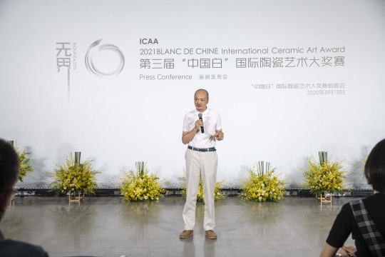 中国美术家协会陶瓷艺术委员会主任、中国清华大学美术学院陶瓷系主任白明先生致辞
中国美术家协会陶瓷艺术委员会主任、中国清华大学美术学院陶瓷系主任白明先生致辞