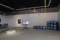 告别草场地，户尔空间798新空间开幕首展“感触触感”