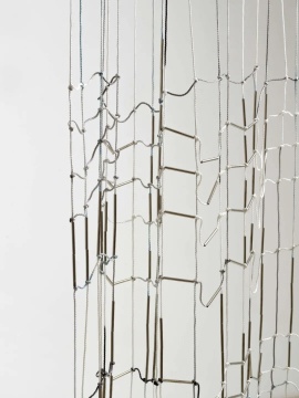 范尼·吉奎尔( Fanny Gicquel ) The tissue of my nerves 1.6×2.7 m 金属、细绳、油墨 2020
范尼·吉奎尔( Fanny Gicquel ) The tissue of my nerves 1.6×2.7 m 金属、细绳、油墨 2020