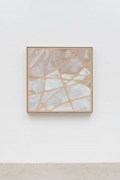 杨光南 《窗1》 2.6×115×115cm 树脂、油性颜料、木 2020
杨光南 《窗1》 2.6×115×115cm 树脂、油性颜料、木 2020