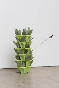 郭城 《(临时的)小器具No.6》 120×110×40cm 2019
郭城 《(临时的)小器具No.6》 120×110×40cm 2019