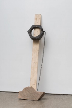 郭城 《琥珀No.1》 190×60×70cm 2019
郭城 《琥珀No.1》 190×60×70cm 2019
