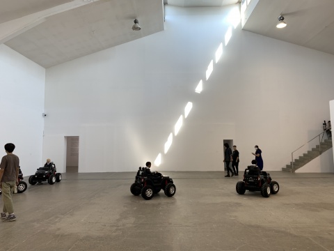 黎薇的最新个展“童话”,当代唐人艺术中心北京第一空间展览现场
黎薇的最新个展“童话”,当代唐人艺术中心北京第一空间展览现场