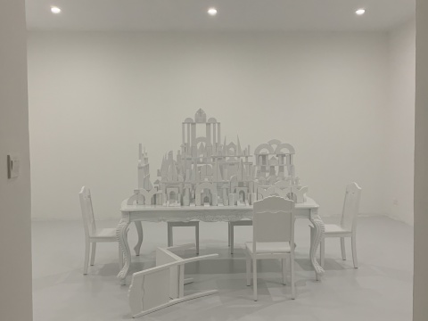 黎薇的最新个展“童话”,当代唐人艺术中心北京第一空间展览现场
黎薇的最新个展“童话”,当代唐人艺术中心北京第一空间展览现场