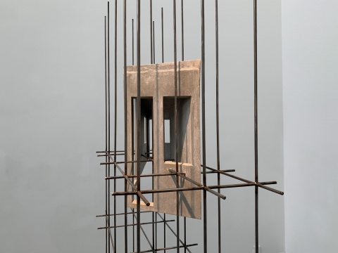 蔡磊《毛坯房20200425》88x28.5x119cm 水泥、钢结构 2020
蔡磊《毛坯房20200425》88x28.5x119cm 水泥、钢结构 2020