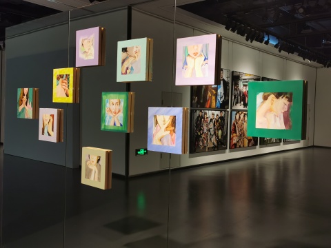 苑瑗《托下巴肖像》 尺寸可变 布面油画 2019–2020
苑瑗《托下巴肖像》 尺寸可变 布面油画 2019–2020
