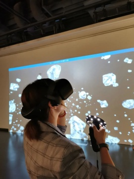 韩娅娟《失眠者之家》50×40cm 虚拟现实VR 2018
韩娅娟《失眠者之家》50×40cm 虚拟现实VR 2018