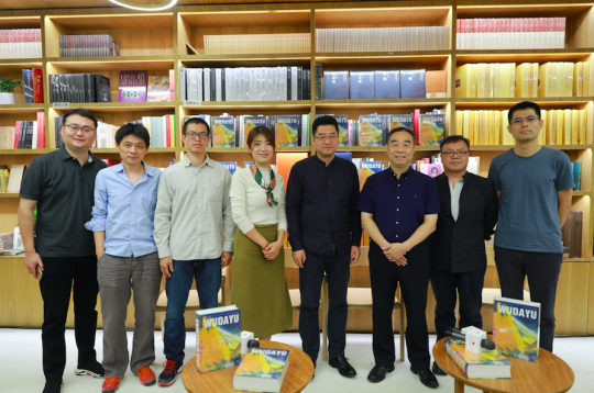 左起:谢晓冬、刘鼎、刘翔、王亚楠、李大钧、寇勤、邰武旗、李艳锋
左起:谢晓冬、刘鼎、刘翔、王亚楠、李大钧、寇勤、邰武旗、李艳锋