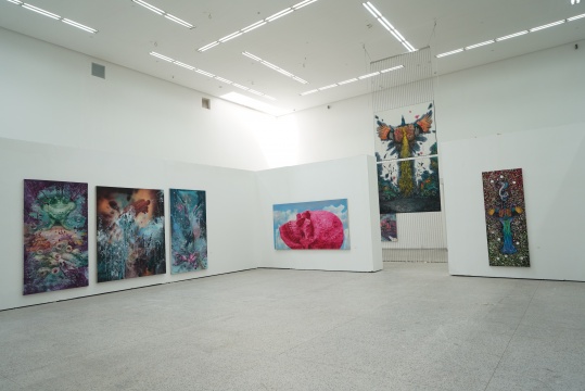 “物欲·苍生”孟涛艺术展亮相蓝顶美术馆,图像寓言呼应当下的魔幻现实 “物欲·苍生”孟涛艺术展亮相蓝顶美术馆,图像寓言呼应当下的魔幻现实