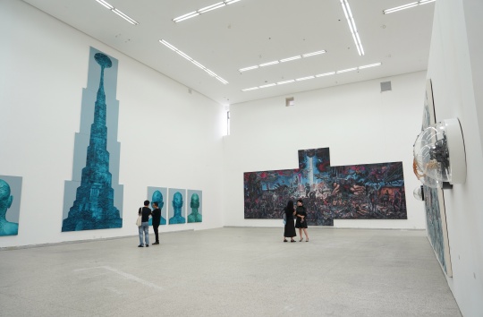 “物欲·苍生”孟涛艺术展亮相蓝顶美术馆，图像寓言呼应当下的魔幻现实