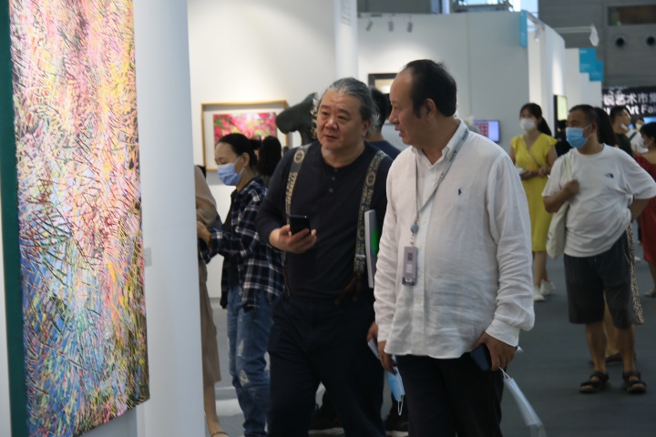 艺术家杨述与收藏家徐民奇
艺术家杨述与收藏家徐民奇