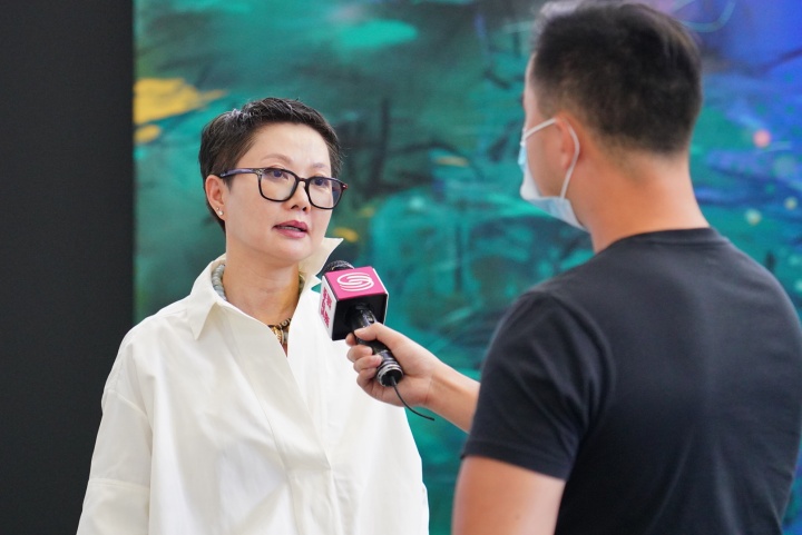 艺术家周力
艺术家周力