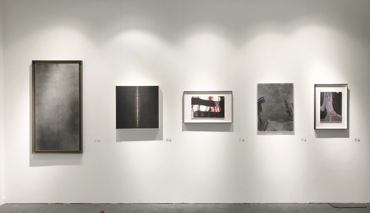 東京画廊 +BTAP首度参展,力求展现全貌,带来中日韩三国艺术家的作品。由于画廊2012年开始确立新东方主义路线,所以参展作品中东方水墨占据较大份额。
東京画廊 +BTAP首度参展,力求展现全貌,带来中日韩三国艺术家的作品。由于画廊2012年开始确立新东方主义路线,所以参展作品中东方水墨占据较大份额。