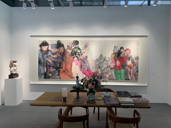左侧李津新作《庚子之春》,192万元。
左侧李津新作《庚子之春》,192万元。