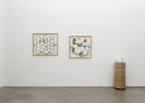 杨光南 《莫奈花园的天空A》 90×80cm 树脂,油性颜料,木 2019
杨光南 《莫奈花园的天空B》 80×80cm 树脂,油性颜料,木 2019
杨光南 《临时建筑A》 39×37.5×109cm 树脂,油性颜料,丙烯,木,不锈钢 2020
杨光南 《莫奈花园的天空A》 90×80cm 树脂,油性颜料,木 2019
杨光南 《莫奈花园的天空B》 80×80cm 树脂,油性颜料,木 2019
杨光南 《临时建筑A》 39×37.5×109cm 树脂,油性颜料,丙烯,木,不锈钢 2020