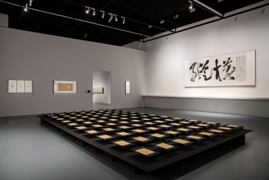 一个不自称书法家的书法家,王鲁湘国内首展“书写”亮相势象空间 一个不自称书法家的书法家,王鲁湘国内首展“书写”亮相势象空间