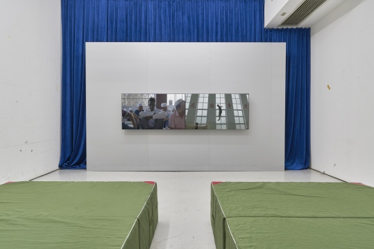 《Terminal 3》 35’35” 双频4K影像(彩色,有声)2016-2019 摄影:孙诗
《Terminal 3》 35’35” 双频4K影像(彩色,有声)2016-2019 摄影:孙诗