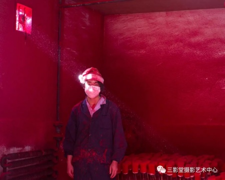 选自《圣诞工厂》系列©陈荣辉
选自《圣诞工厂》系列©陈荣辉