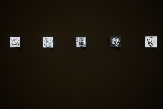 徐文恺 《icon099.gif》 16×16×6cm LED屏幕 gif动图 2019
图片由“UCCA 尤伦斯当代艺术中心”提供
徐文恺 《icon099.gif》 16×16×6cm LED屏幕 gif动图 2019
图片由“UCCA 尤伦斯当代艺术中心”提供