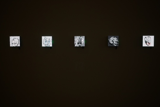 徐文恺 《icon099.gif》 16×16×6cm LED屏幕 gif动图 2019 
图片由“UCCA 尤伦斯当代艺术中心”提供
