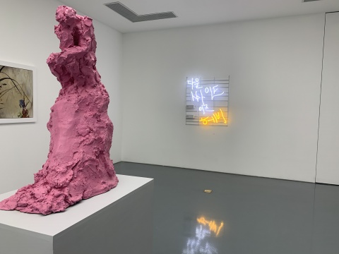韩国艺术家崔玄周的各种不适与不屑,国内首场个展亮相Spurs Gallery 韩国艺术家崔玄周的各种不适与不屑,国内首场个展亮相Spurs Gallery