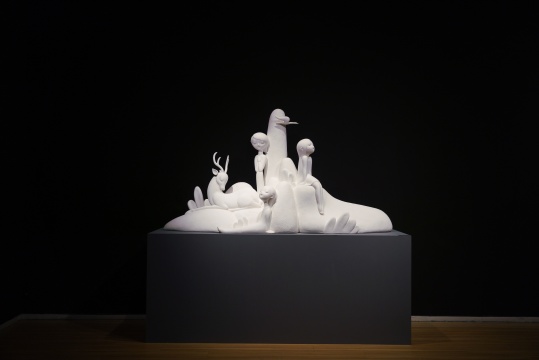 《漫山遍野》 113×50×206cm 综合材料 2020
《漫山遍野》 113×50×206cm 综合材料 2020