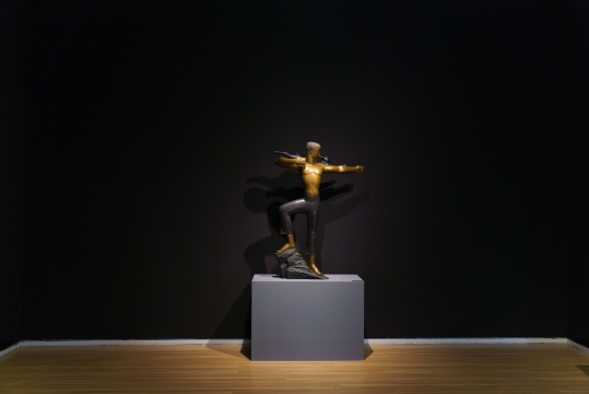《天之角》 130×23×94cm 铸铜化学着色 2019
《天之角》 130×23×94cm 铸铜化学着色 2019