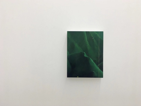 温一沛 《窗外⻘山》32x25cm 木板丙烯 2020
温一沛 《窗外⻘山》32x25cm 木板丙烯 2020