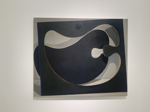 刘聪 《雕塑》 100×120cm 布面油画 2018-19
刘聪 《雕塑》 100×120cm 布面油画 2018-19