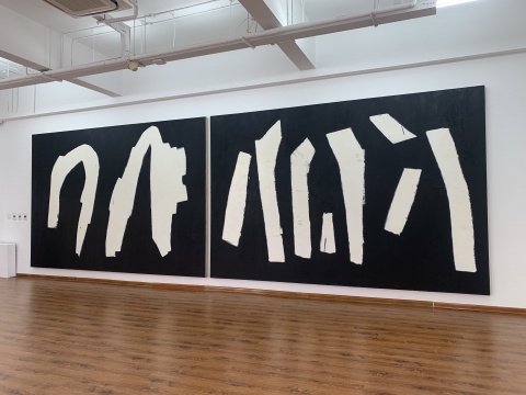 马可鲁 《无题》 300x450cmx2 布面油画 2015
马可鲁 《无题》 300x450cmx2 布面油画 2015