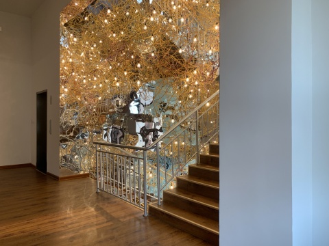 李琳琳 《野蛮生长》680x467x1400cm 钢筋焊接、LED灯泡、电线 2020
李琳琳 《野蛮生长》680x467x1400cm 钢筋焊接、LED灯泡、电线 2020