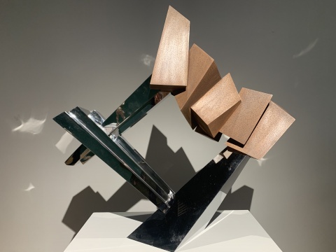 胥建国 《大方无隅》 120×120×45cm 金属
胥建国 《大方无隅》 120×120×45cm 金属