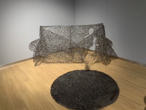 王轶男 《守望的身影#1》 225×100×120cm 不锈钢、铁丝
王轶男 《守望的身影#1》 225×100×120cm 不锈钢、铁丝