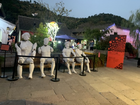 做国美的学生也太幸福了吧,跨媒体艺术节点亮宁波东钱湖 做国美的学生也太幸福了吧,跨媒体艺术节点亮宁波东钱湖